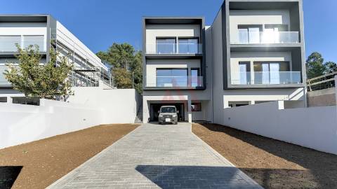 Moradia T3 em Banda — Construção Nova em Lobão, Santa Maria da Feira
