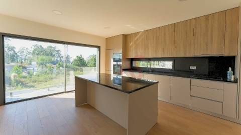 Moradia T3 em Banda — Construção Nova em Lobão, Santa Maria da Feira