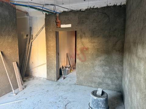 Apartamento T3, com 1 Suite , Garagem, Lavandaria, Cozinha Mobilada em Construção – Felgueiras
