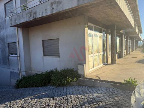 Apartamento T3, com 1 Suite , Garagem, Lavandaria, Cozinha Mobilada em Construção – Felgueiras