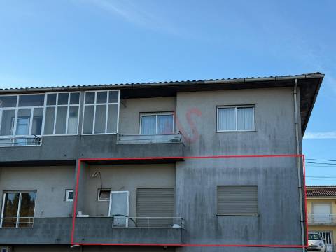 Apartamento T3, com 1 Suite , Garagem, Lavandaria, Cozinha Mobilada em Construção – Felgueiras