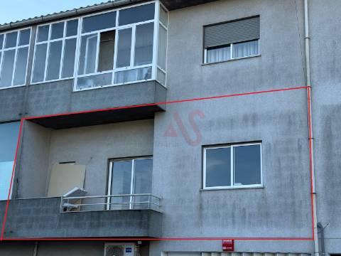 &#127969; Loja no Rés do Chão com Possibilidade de Conversão em T2 ou T3 – Sousa, Felgueiras