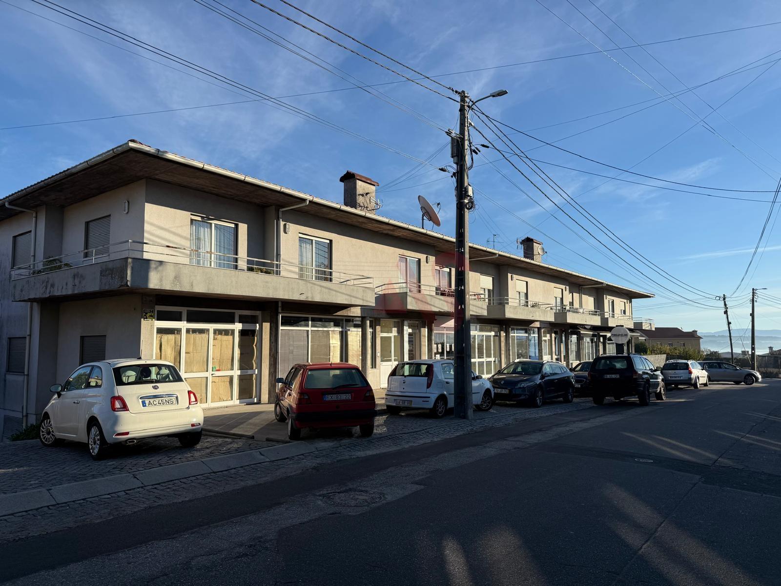 &#127969; Loja no Rés do Chão com Possibilidade de Conversão em T2 ou T3 – Sousa, Felgueiras