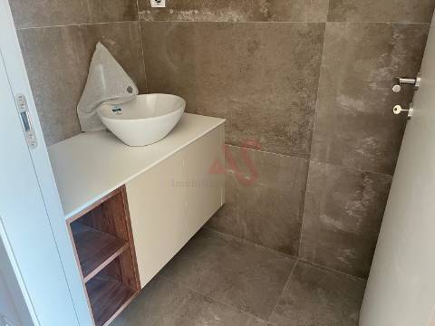 T3 de LUXO, Condomínio fechado,com Piscina, Garagem Box para 4 Carros, Varanda em Paços de Ferreira