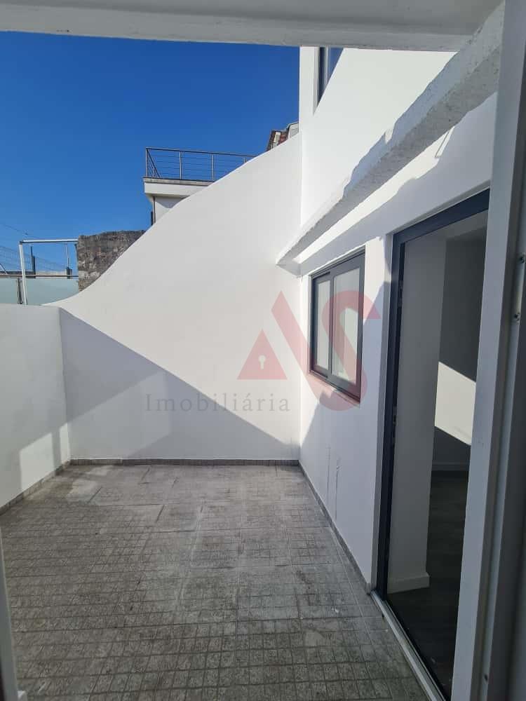 Moradia Bi-Familiar  T2 + T4 Dúplex  Azurara, Vila do Conde