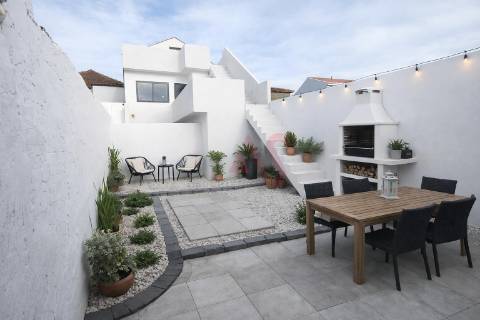 Moradia Bi-Familiar  T2 + T4 Dúplex  Azurara, Vila do Conde