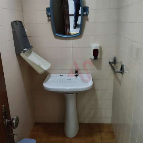 🏢 Loja no Rés do Chão com Possibilidade de Conversão em T2 Duplex – Vila Nova de Famalicão