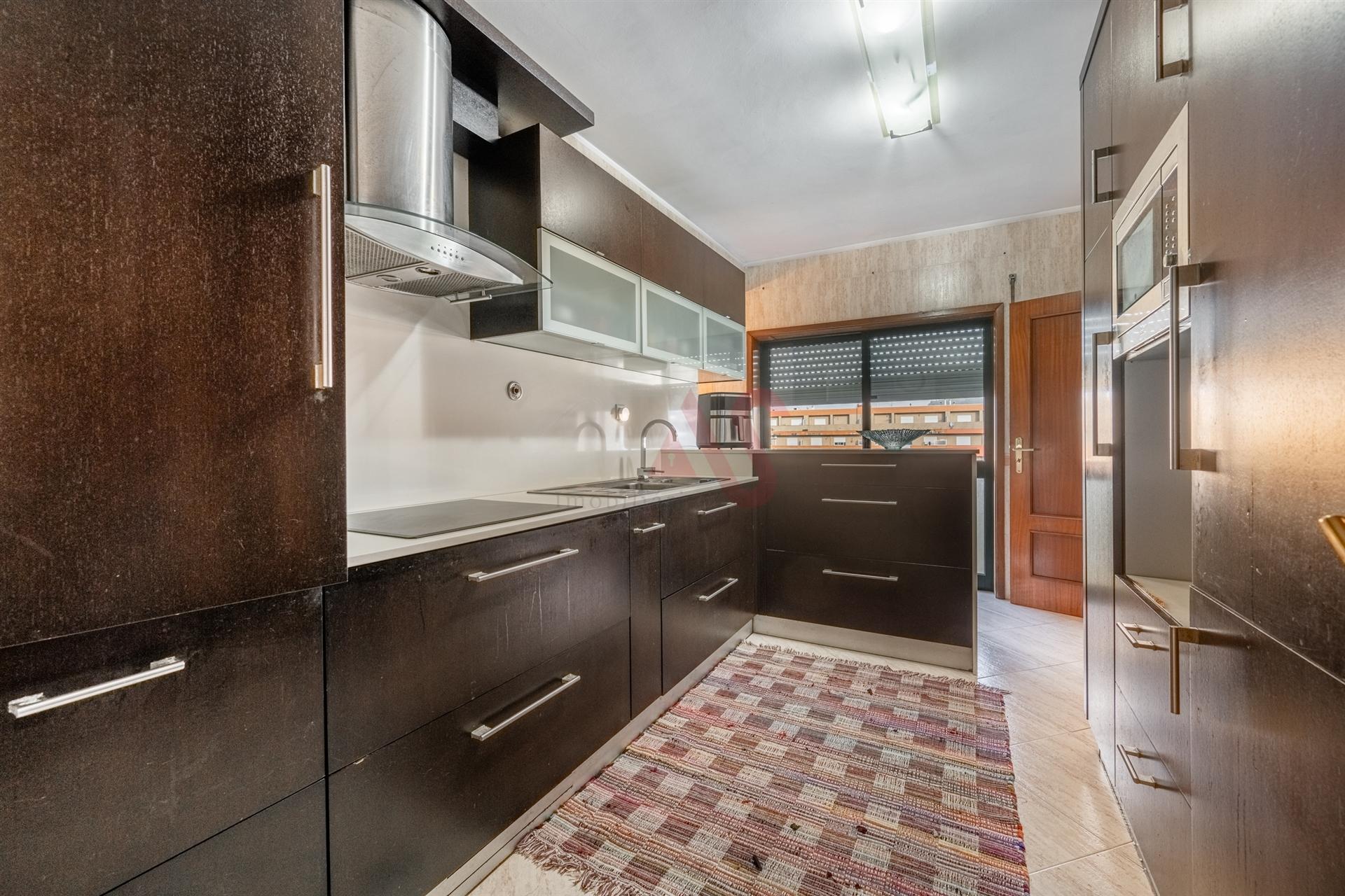 T2 (T3 de origem) Duplex – Centro de Vizela – Terraços Amplos + 2 Garagens