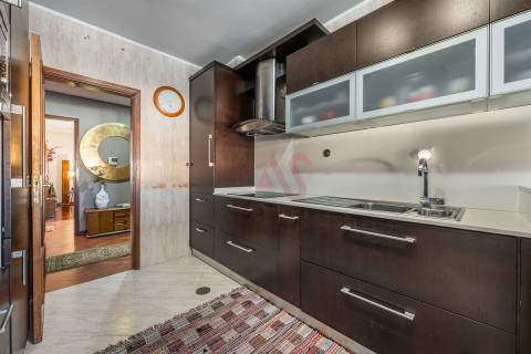 T2 (T3 de origem) Duplex – Centro de Vizela – Terraços Amplos + 2 Garagens