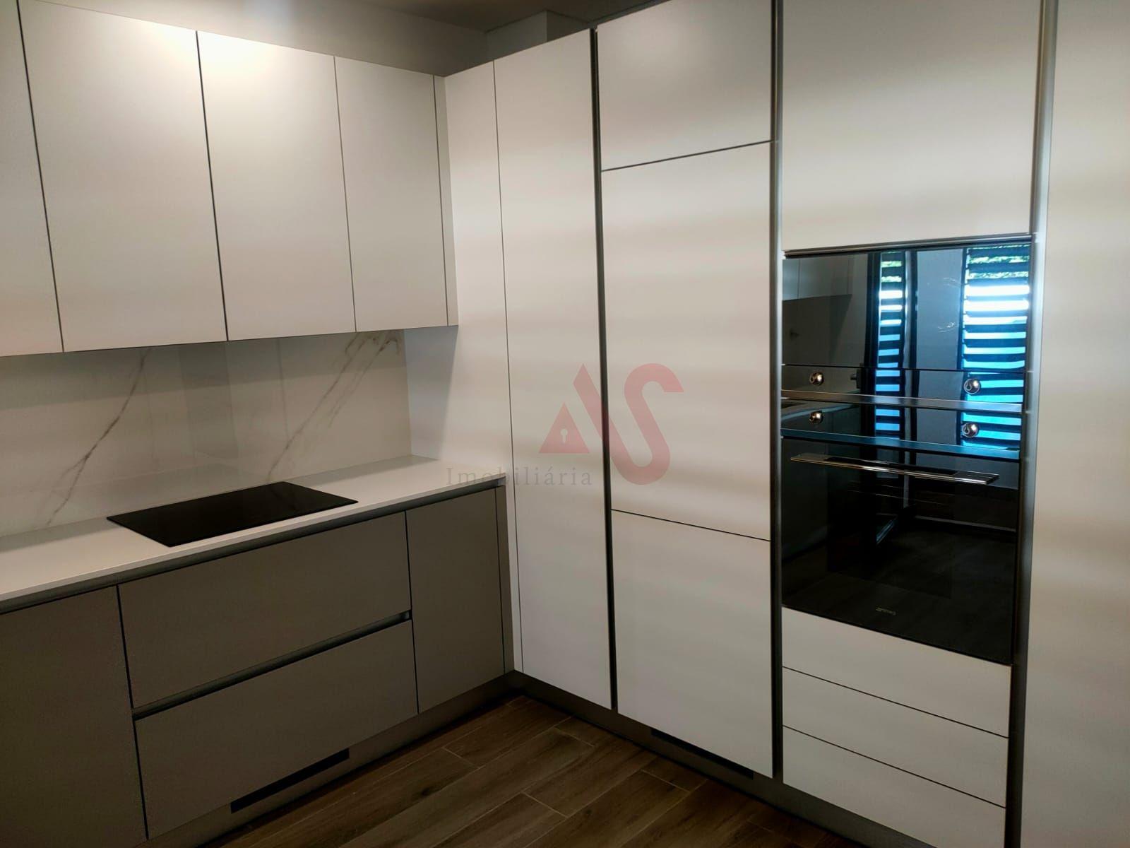 Moradia em banda T2+1, inserida em condomínio fechado em Albufeira