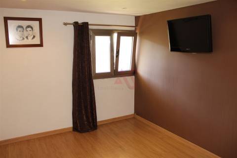 Moradia T4 com Excelente Área, Terreno e Potencial de Rentabilidade – Fafe