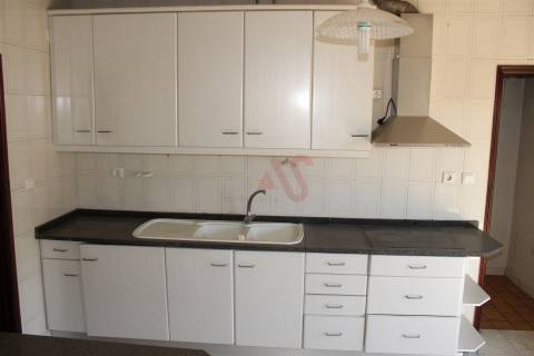 Moradia T4 com Excelente Área, Terreno e Potencial de Rentabilidade – Fafe