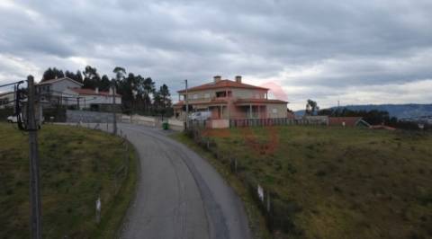 Moradia de Pedra com Armazém, Café e Habitação – Estorãos, Fafe