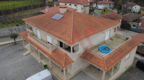 Moradia de Pedra com Armazém, Café e Habitação – Estorãos, Fafe