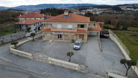 Moradia de Pedra com Armazém, Café e Habitação – Estorãos, Fafe