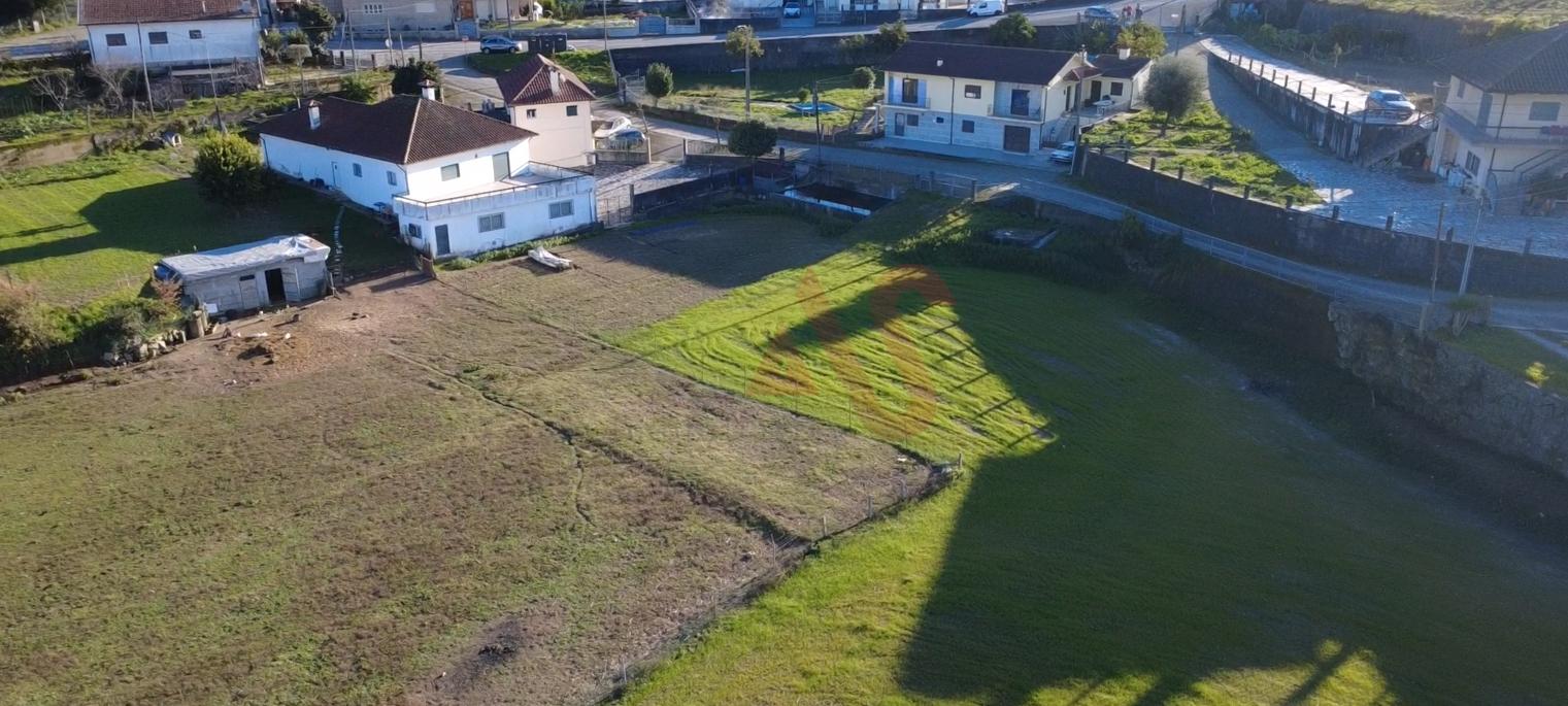 Terreno para Construção e Área Agrícola em Estorãos, Fafe