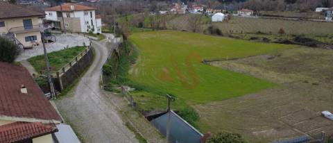 Terreno para Construção e Área Agrícola em Estorãos, Fafe
