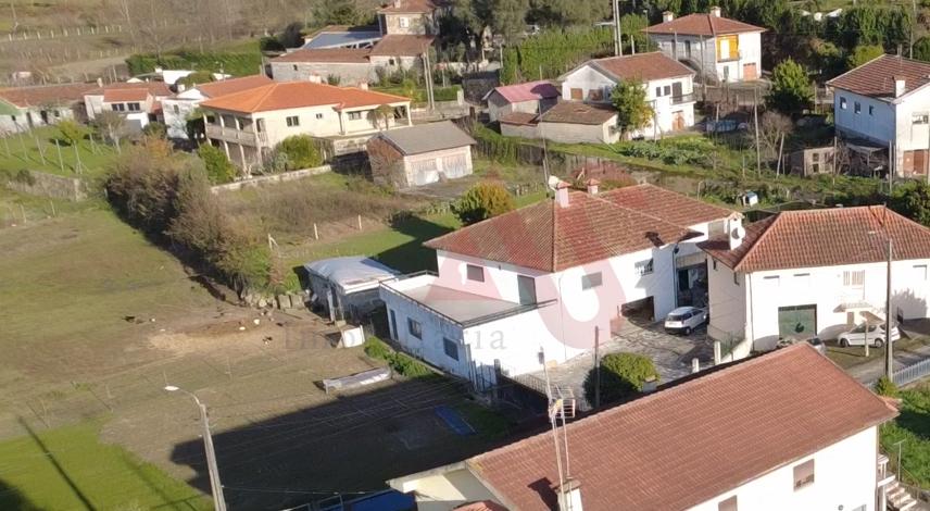 Moradia T3 em Estorãos, Fafe – Espaço, Luz Natural e Conforto