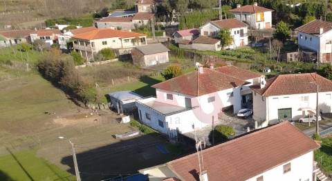 Moradia T3 em Estorãos, Fafe – Espaço, Luz Natural e Conforto