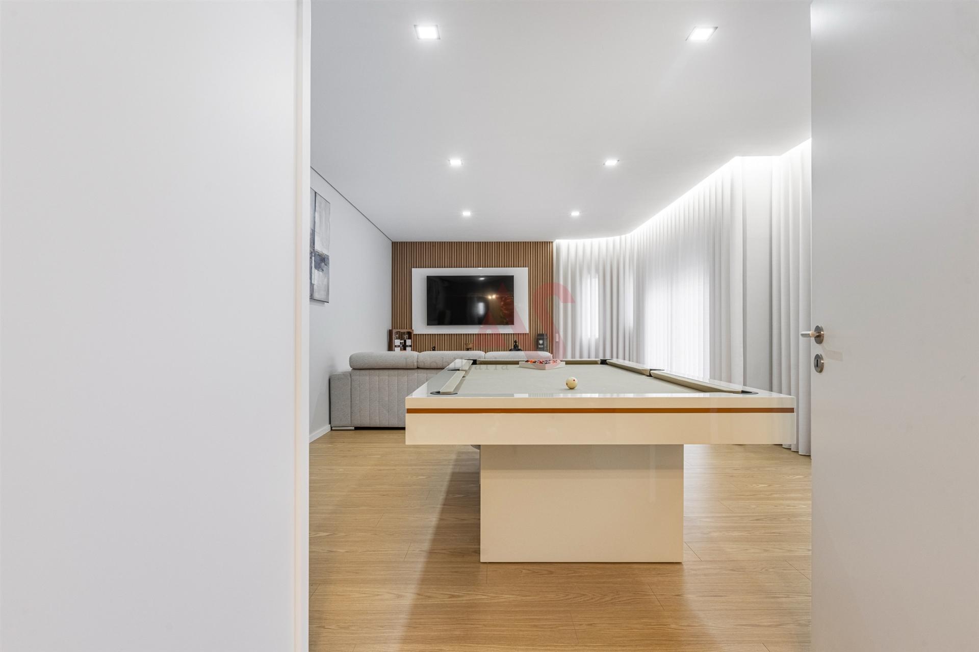 🏡 Moradia T4 + T1 com Jardim, Garagem e Excelente Localização – Sousa, Felgueiras