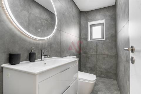 🏡 Moradia T4 + T1 com Jardim, Garagem e Excelente Localização – Sousa, Felgueiras