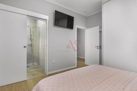 🏡 Moradia T4 + T1 com Jardim, Garagem e Excelente Localização – Sousa, Felgueiras