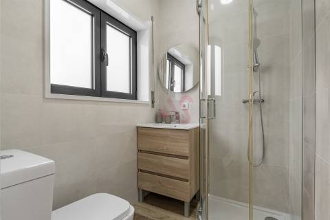 🏡 Moradia T4 + T1 com Jardim, Garagem e Excelente Localização – Sousa, Felgueiras