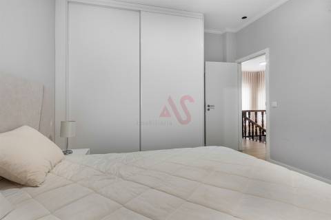 🏡 Moradia T4 + T1 com Jardim, Garagem e Excelente Localização – Sousa, Felgueiras