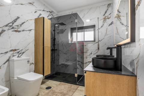 🏡 Moradia T4 + T1 com Jardim, Garagem e Excelente Localização – Sousa, Felgueiras