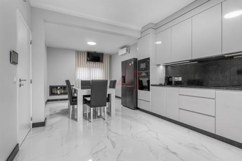 🏡 Moradia T4 + T1 com Jardim, Garagem e Excelente Localização – Sousa, Felgueiras