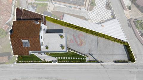 🏡 Moradia T4 + T1 com Jardim, Garagem e Excelente Localização – Sousa, Felgueiras
