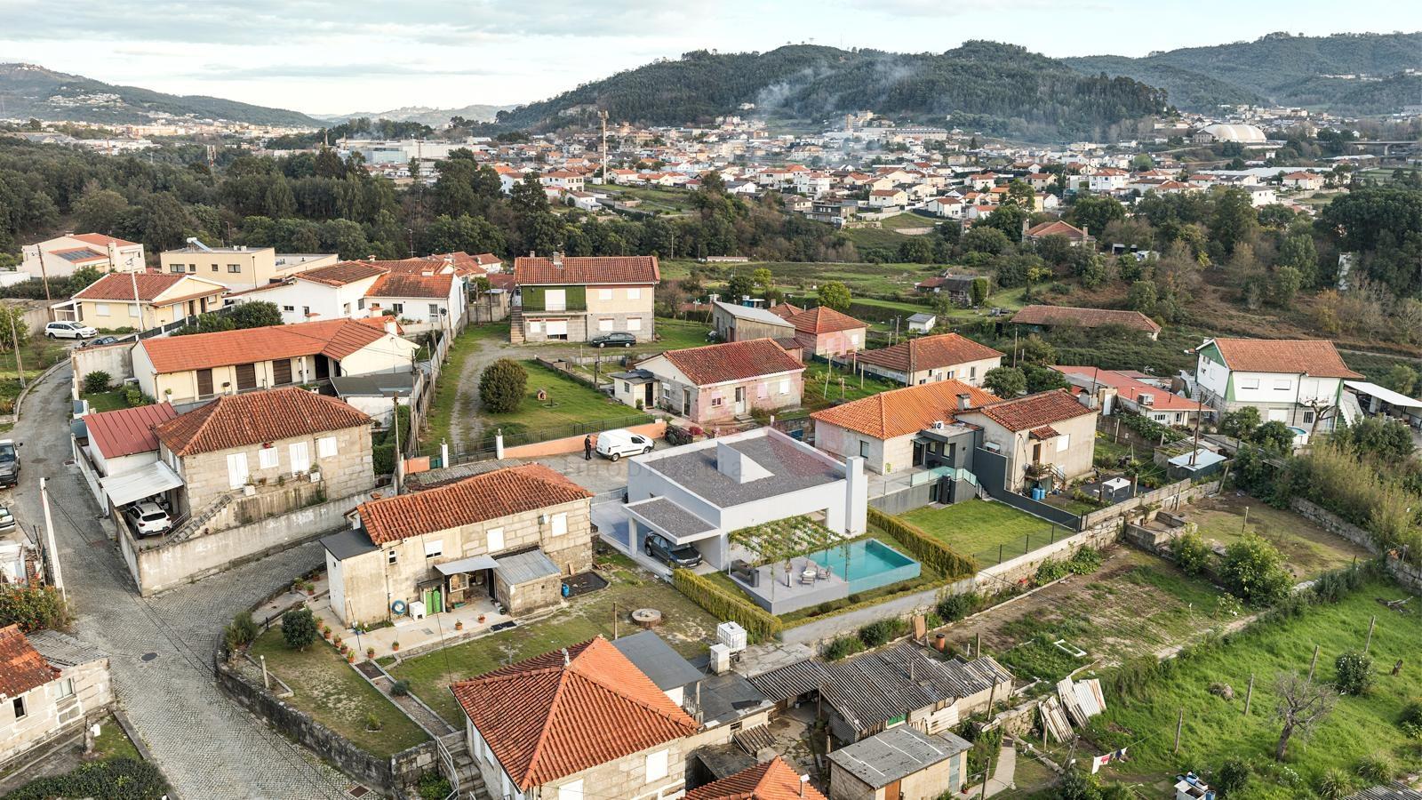 Terreno com Projeto Aprovado para Moradia Térrea T3 – Moreira de Cónegos, Guimarães