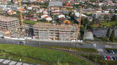 Apartamento T2 no piso 0 com terraço em São Miguel, Vizela