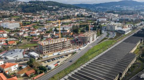 Apartamento T2 no piso 0 com terraço em São Miguel, Vizela
