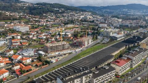 Apartamento T2 no piso 0 com terraço em São Miguel, Vizela