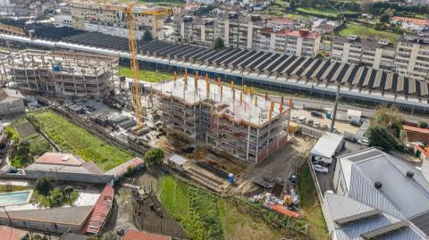 Apartamento T2 no piso 0 com terraço em São Miguel, Vizela