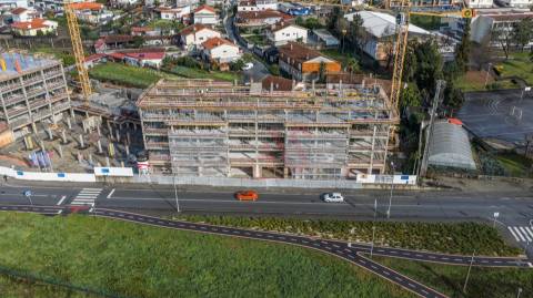 Apartamento T2 no piso 0 com terraço em São Miguel, Vizela