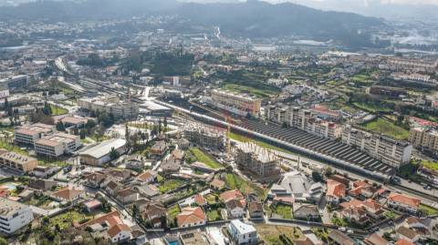 Apartamento T2 no piso 0 com terraço em São Miguel, Vizela