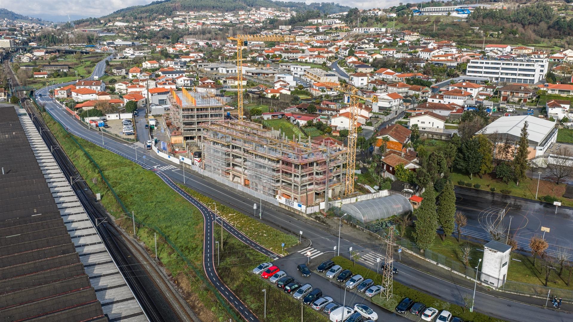 Apartamento T2 no 4.º andar, no centro da cidade de Vizela