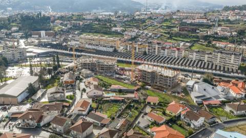 Apartamento T2 no 4.º andar, no centro da cidade de Vizela