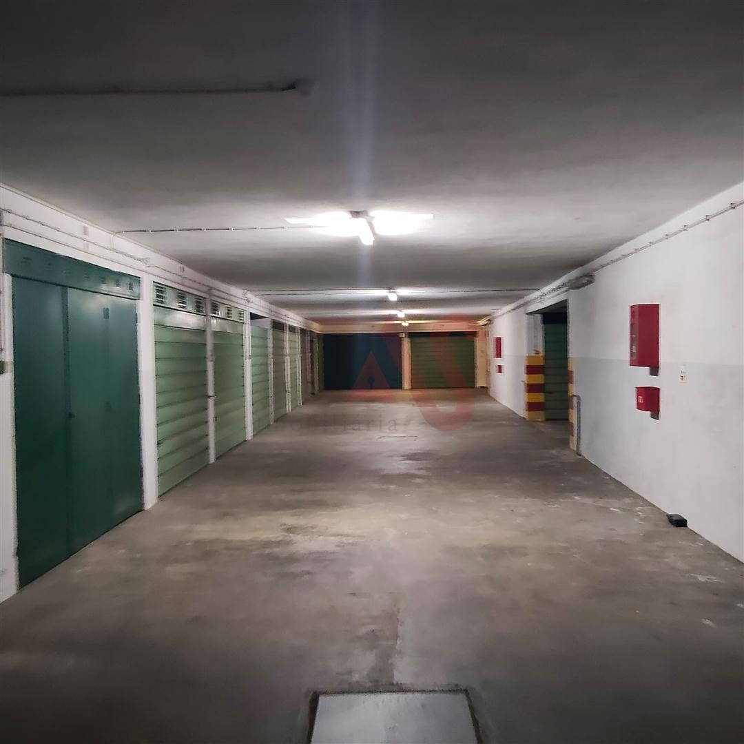 Garagem Coberta e Fechada no Centro de Guimarães | 15 m²