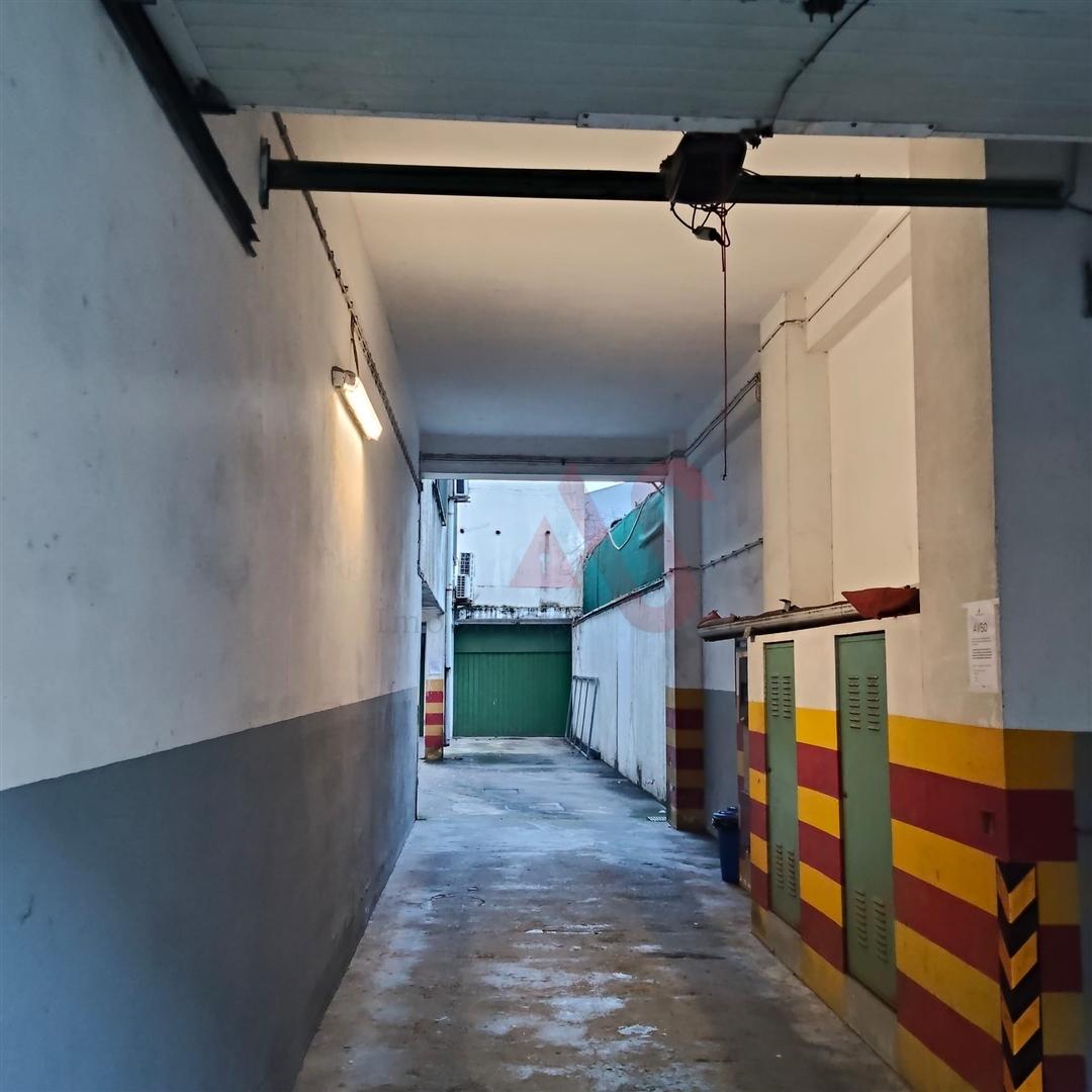Garagem Coberta e Fechada no Centro de Guimarães | 15 m²