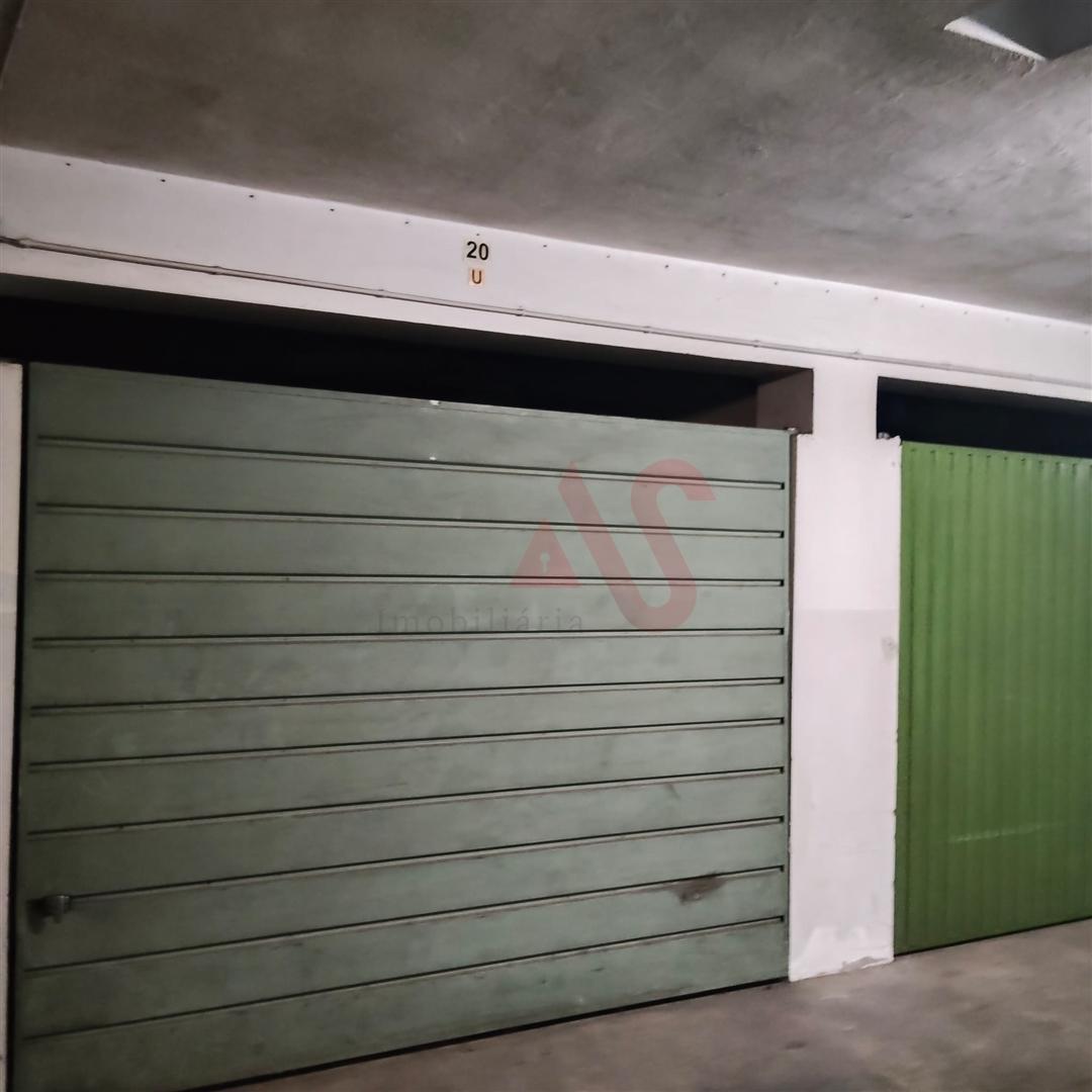 Garagem Coberta e Fechada no Centro de Guimarães | 15 m²