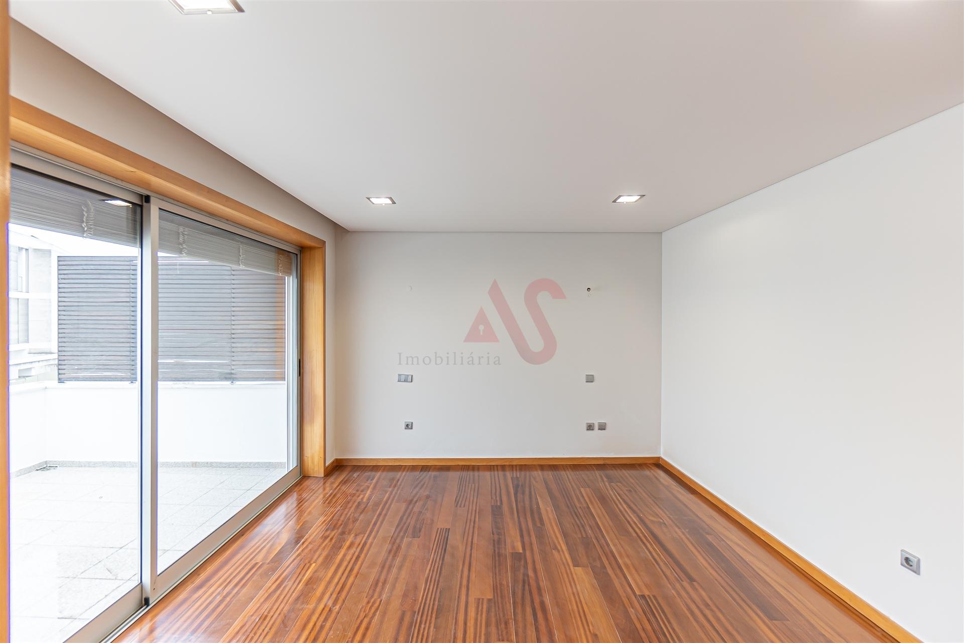 Moradia em Banda T3 em Mesão Frio – Zona Premium de Guimarães