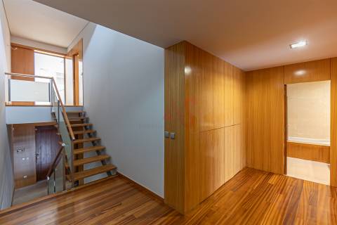 Moradia em Banda T3 em Mesão Frio – Zona Premium de Guimarães