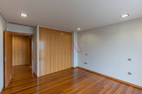 Moradia em Banda T3 em Mesão Frio – Zona Premium de Guimarães