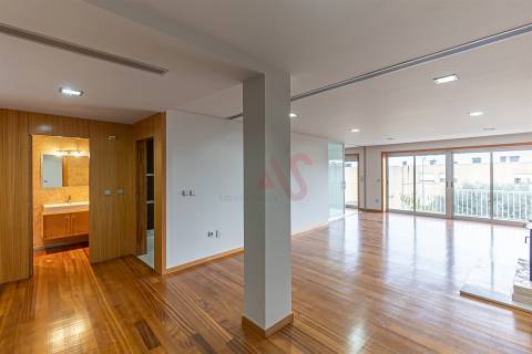 Moradia em Banda T3 em Mesão Frio – Zona Premium de Guimarães