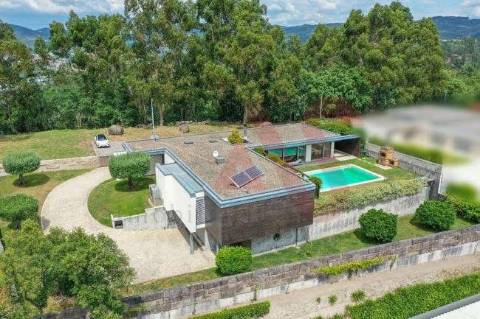 Espetacular Moradia Térrea T4 Em Azurém, Guimarães