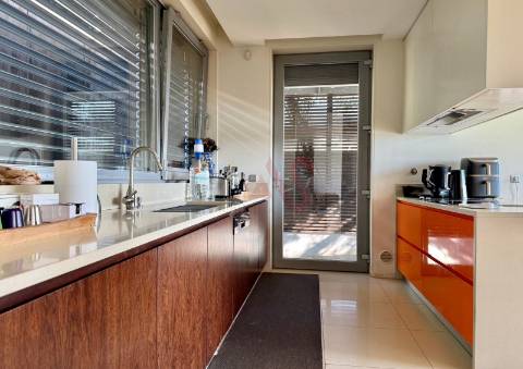 Espetacular Moradia Térrea T4 Em Azurém, Guimarães