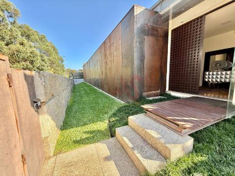 Espetacular Moradia Térrea T4 Em Azurém, Guimarães